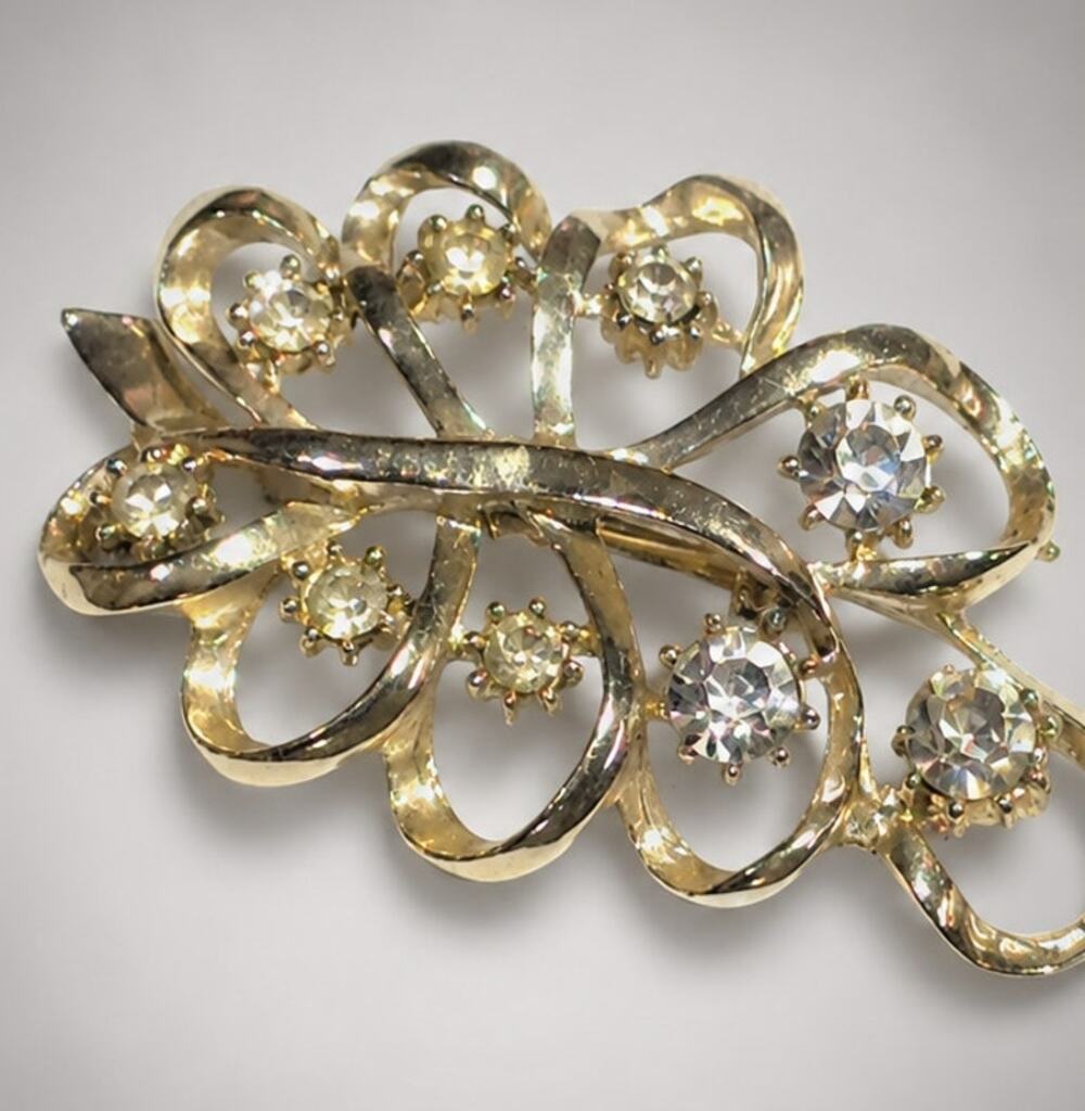 Vintage Rhinestone Brooch Pin Flowers‎ Gold Tone 2 In Mid-century Floral gf224